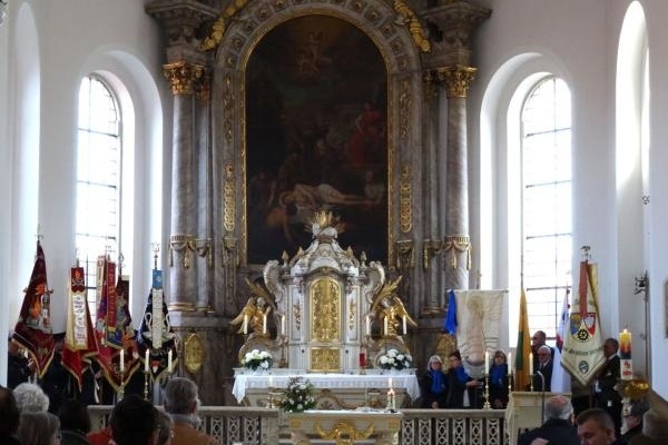 Altarraum der Pfarrkirche St. Laurentius Würzburg Altarraum der Pfarrkirche St. Laurentius Würzburg