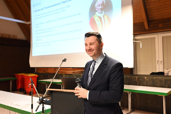 Prof. Dr. Johannes Grössl